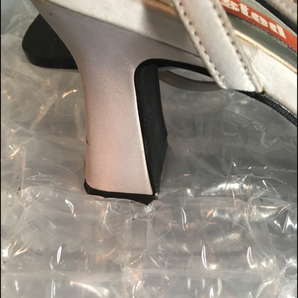 Silver Kitten Heels Sz 9 1/2 Unlisted - Picture 5 of 6